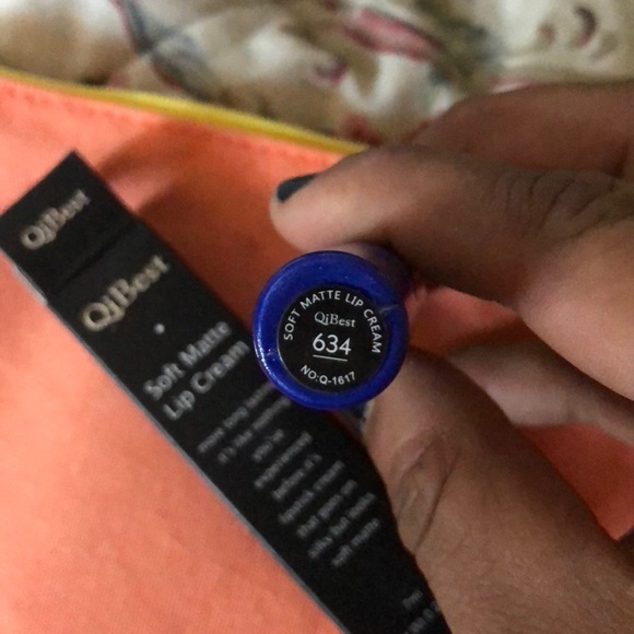 dark blue matte lip color - Picture 3 of 4